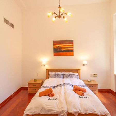 Art Apartment In Mamila Jerusalém Exterior foto