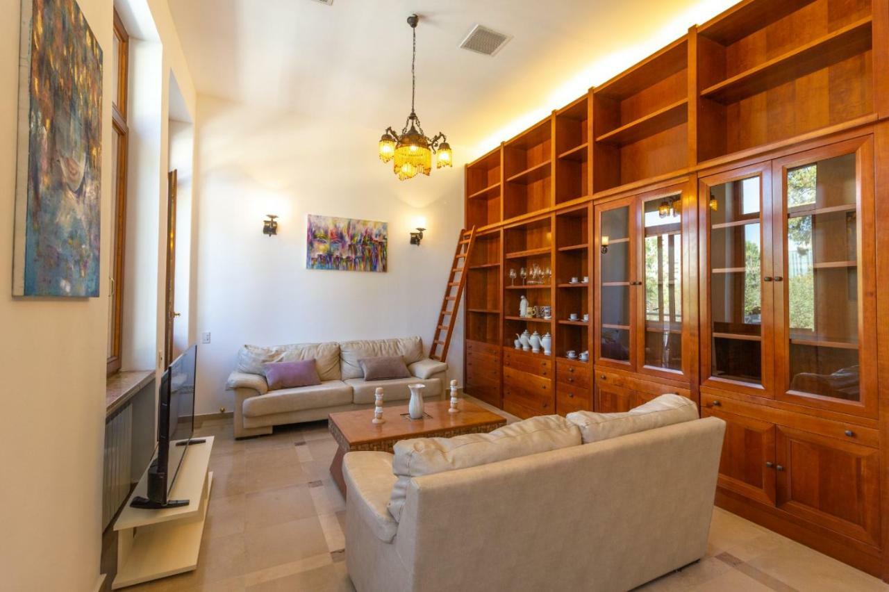 Art Apartment In Mamila Jerusalém Exterior foto
